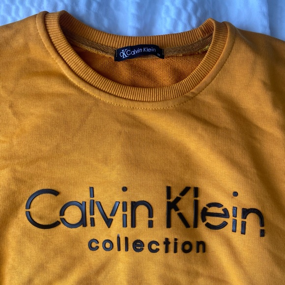 Calvin Klein long sleeve sweater - Picture 2 of 3